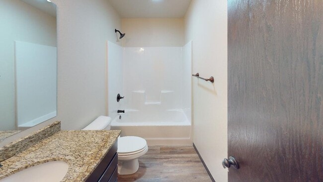 Building Photo - Stunning 3 Bed / 2 Bath Townhome in Northern Lights