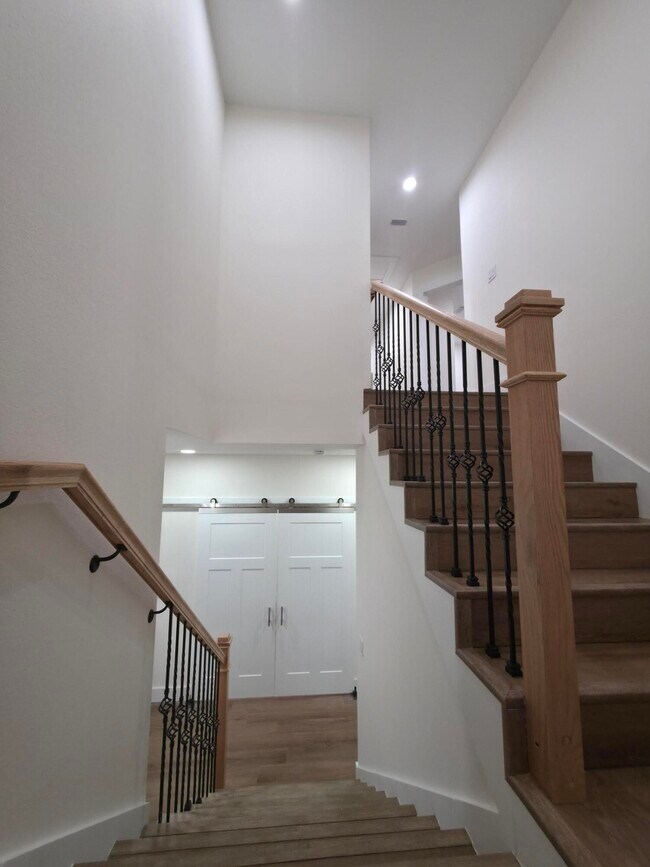Building Photo - 4699 Meadow Lake Dr