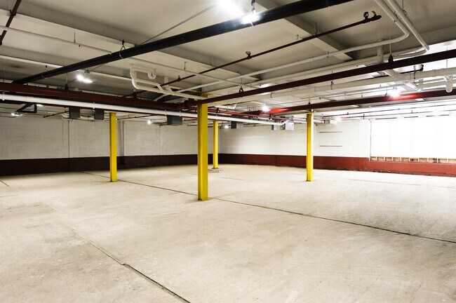 Building Photo - 433 W Railroad St