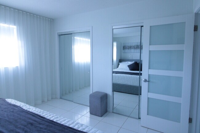 Building Photo - 470 Paradise Isle Blvd