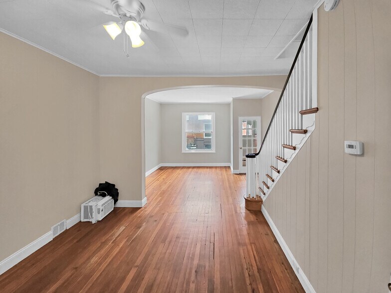 Building Photo - 2005 Mercy St