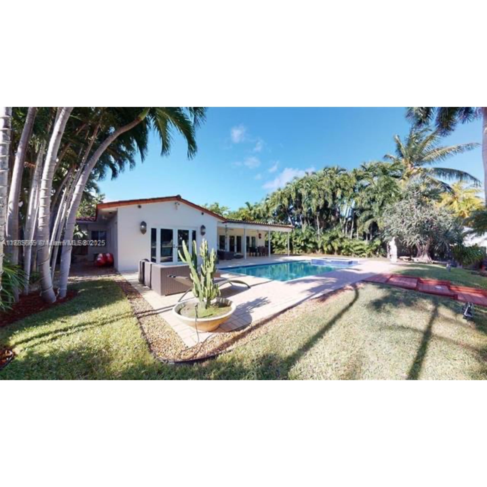 Building Photo - 6015 Pine Tree Dr