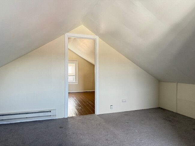 Building Photo - 839 E Walnut St