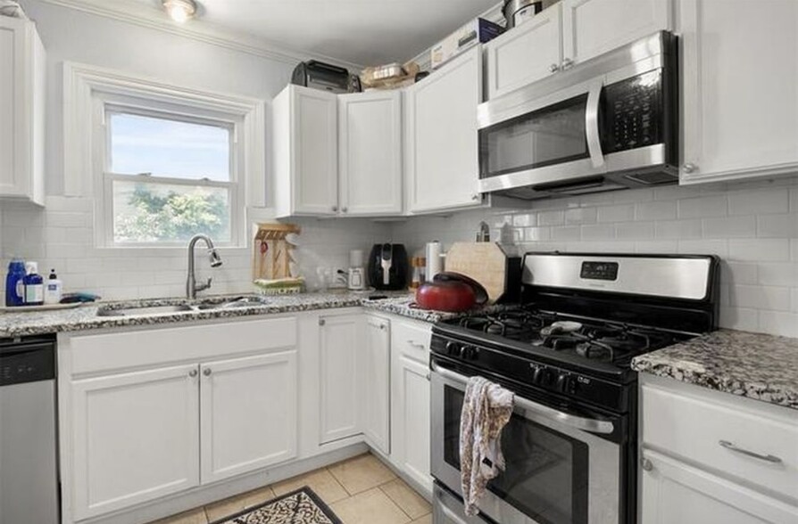 Building Photo - 5044 Pershing St