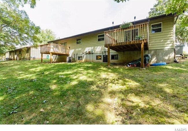 Building Photo - 619 Red Oak Ln