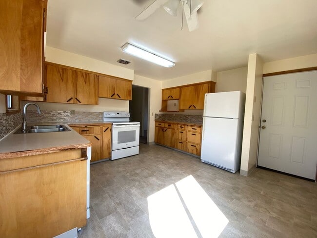 Building Photo - Move in Special-$500 off 1st Month’s Rent. 2 Bedroom | 1 Bathroom Home in The Dalles, OR