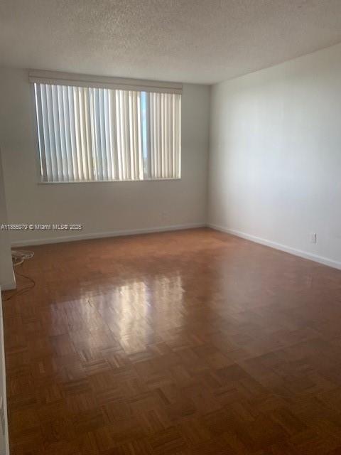 Building Photo - 4200 Hillcrest Dr