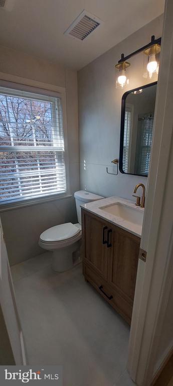 Building Photo - 19100 Annapolis Way