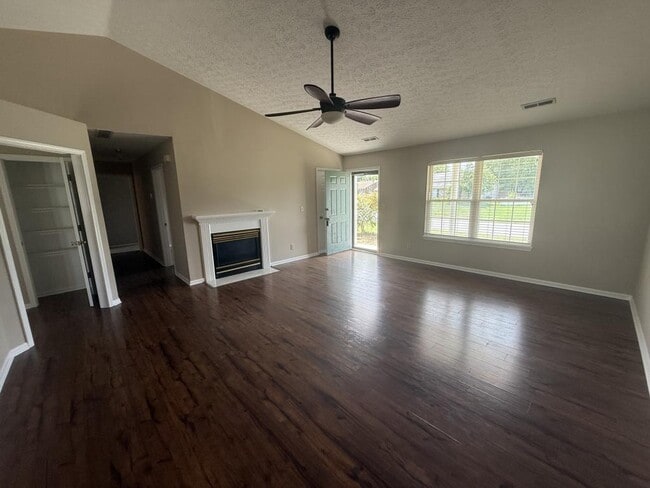 Building Photo - 2444 Savannah Dr