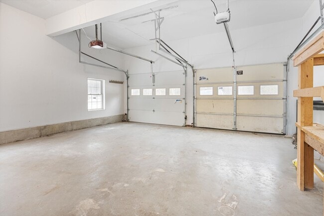 Building Photo - 117 Hoit Rd