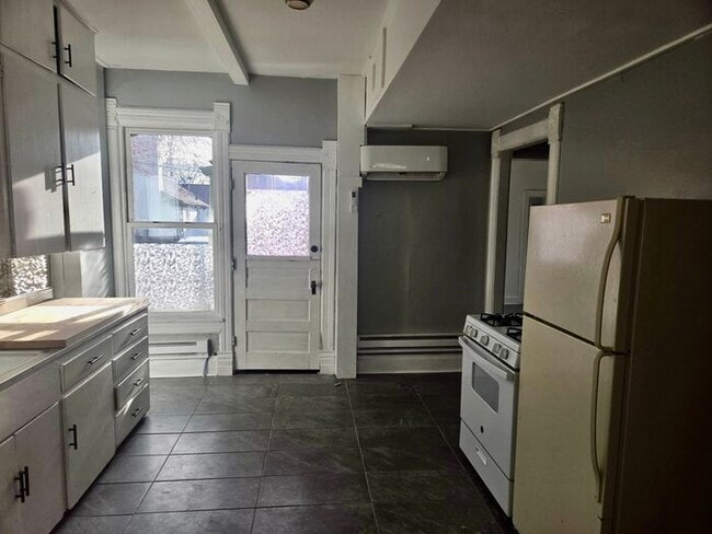 Building Photo - 2 bedroom unit in Niles