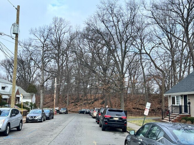 Building Photo - 27 John St