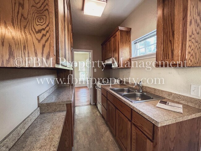 Building Photo - 111 Hillside Dr