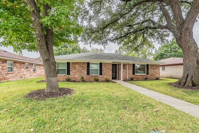 Building Photo - 1300 Potomac Dr