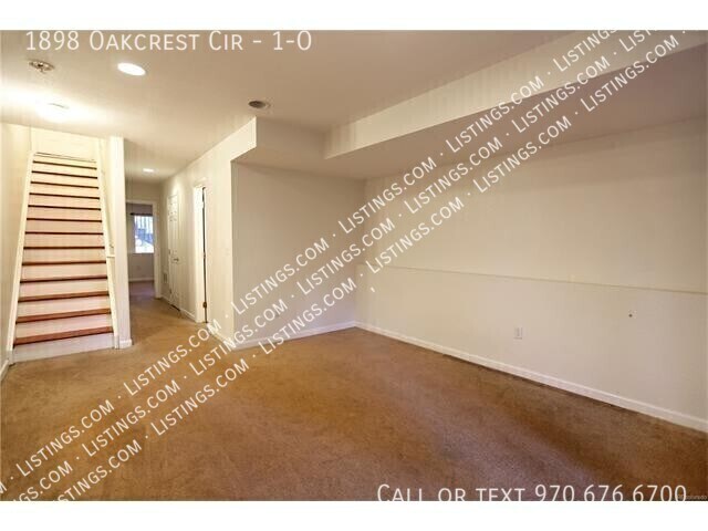Building Photo - 1898 Oakcrest Cir