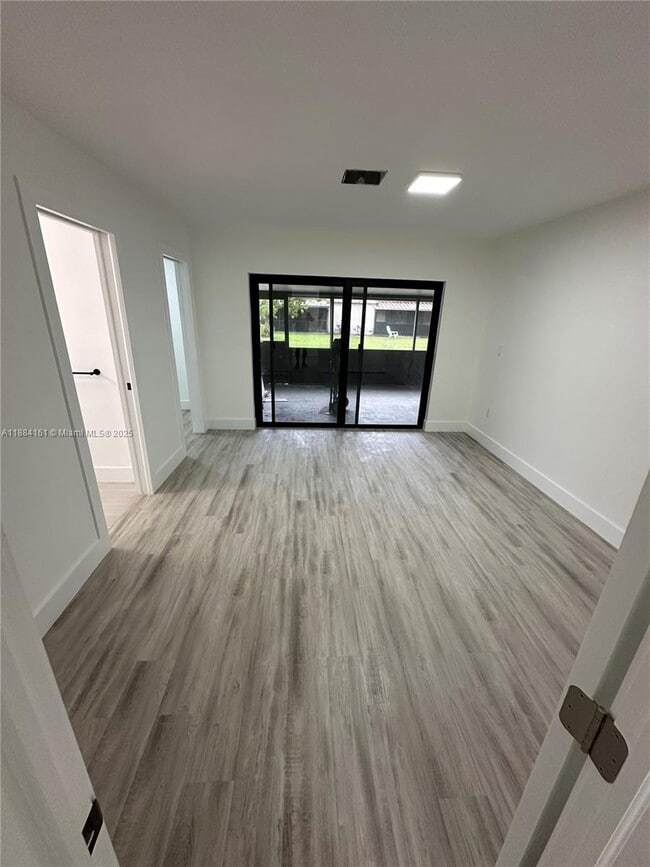 Building Photo - 15471 Turnbull Dr