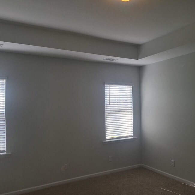 Building Photo - Four Bedroom Home in Heartstone Lakes!