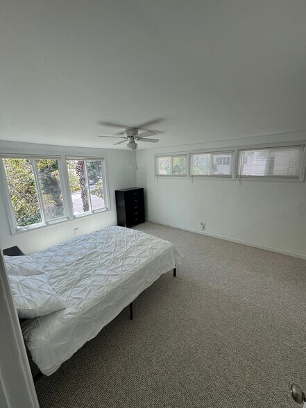 Large bright bedroom with new carpet and large closet - 1320 S Beverly Glen Blvd