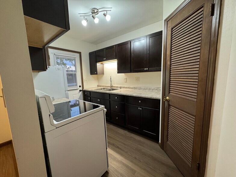 Building Photo - 1404 Hayden Ave