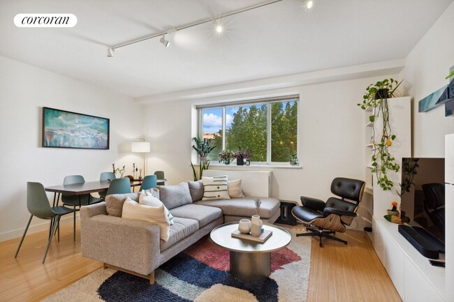 Primary Photo - 301 W 115th St