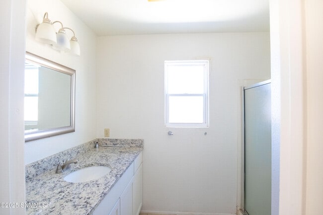 Building Photo - 1302 N Triviz Dr