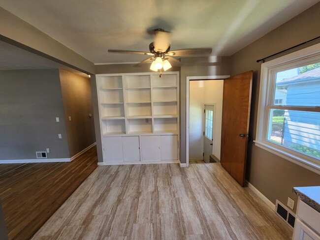 Building Photo - Great 3 Bedroom House