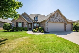 Building Photo - 3103 SW Silverbark Rd