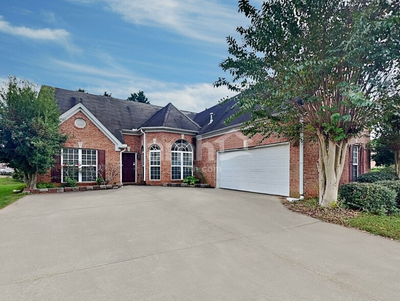 Primary Photo - 190 Cedarhurst Rd