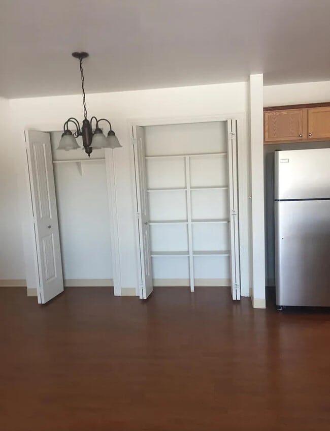 Building Photo - 2720 Hidden Dr