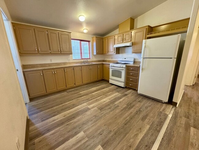 Building Photo - For Rent – 3 Bedroom, 2 Bathroom Home in Sunrise Vistas, Fort Mohave, AZ