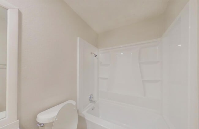 Building Photo - MOVE IN READY