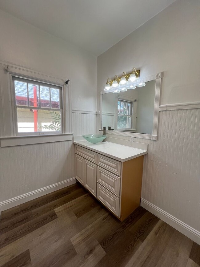 Building Photo - BEAUTIFUL 4+ BEDROOM VICTORIAN!!