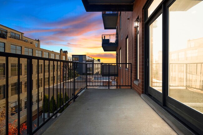 Building Photo - 1355 W Washington Blvd