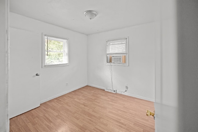 Building Photo - 512 E Olive St
