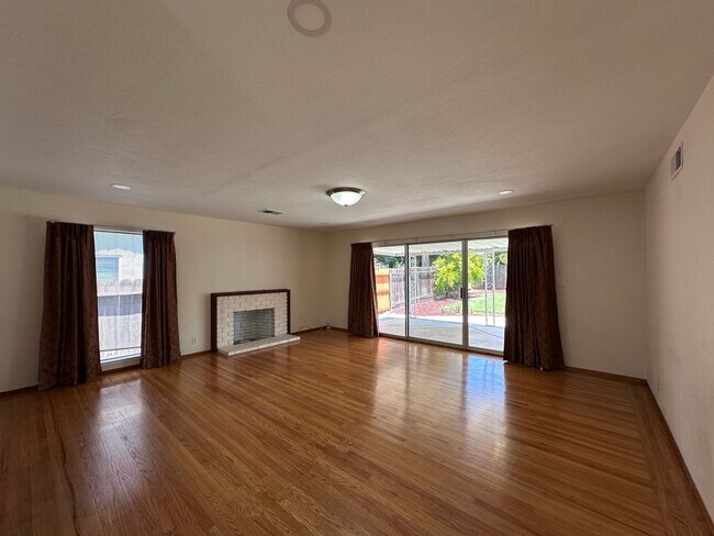 Building Photo - Stunning 3/2 Cambrian / Los Gatos border, ...