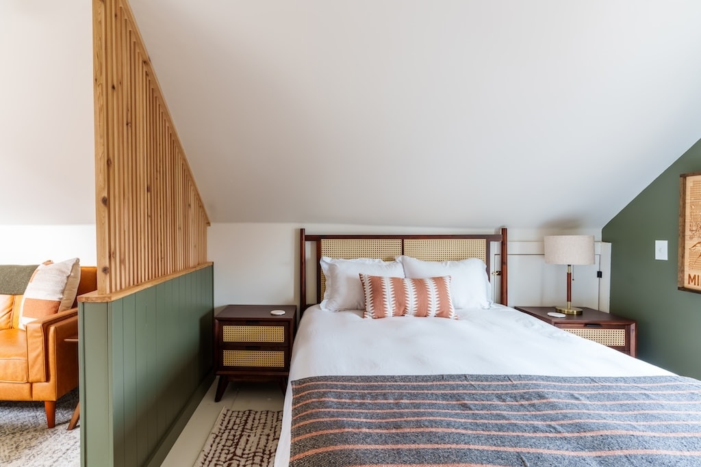 Building Photo - 824 5th St NE