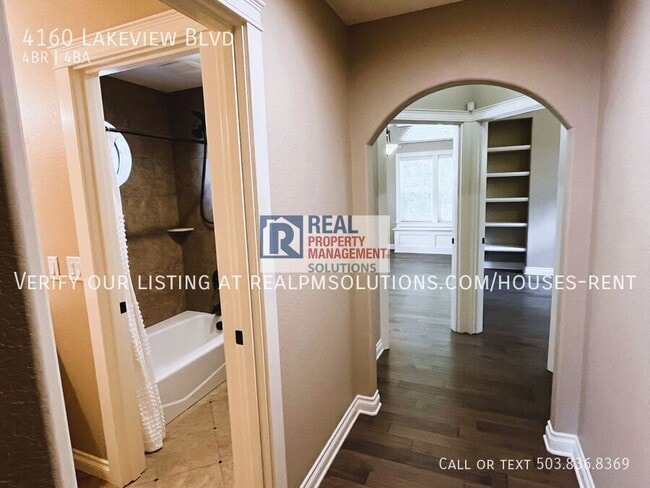 Building Photo - 4160 Lakeview Blvd
