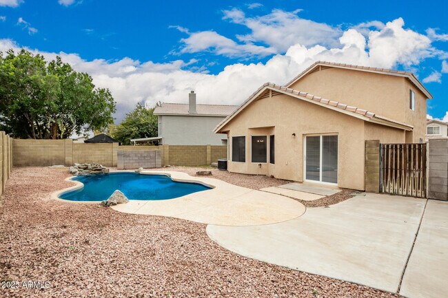 Building Photo - 829 N Bluejay Dr
