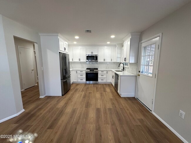 Building Photo - 4B Winthrop Pl