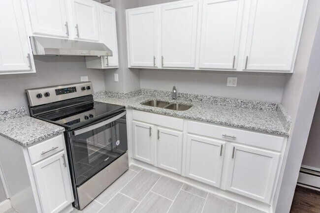 Building Photo - 1 bedroom in Chicago IL 60649