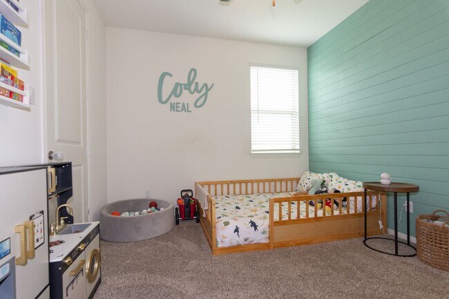 Building Photo - 501 Sixpence Ln