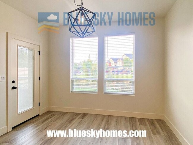 Building Photo - 1836 E Knobcone Dr