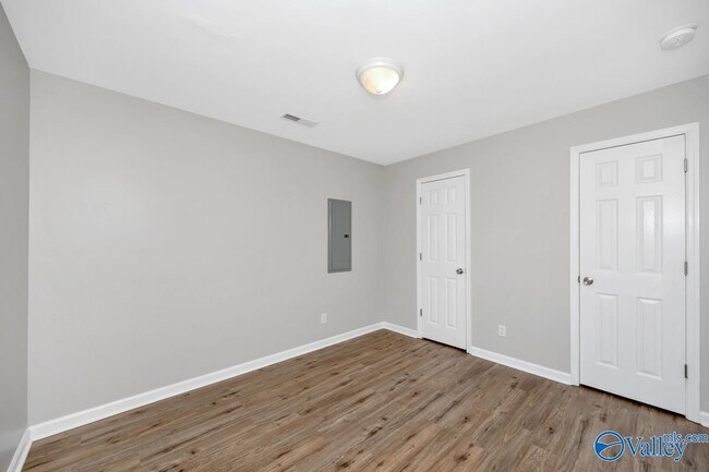 Building Photo - 800 Linwood Dr NW