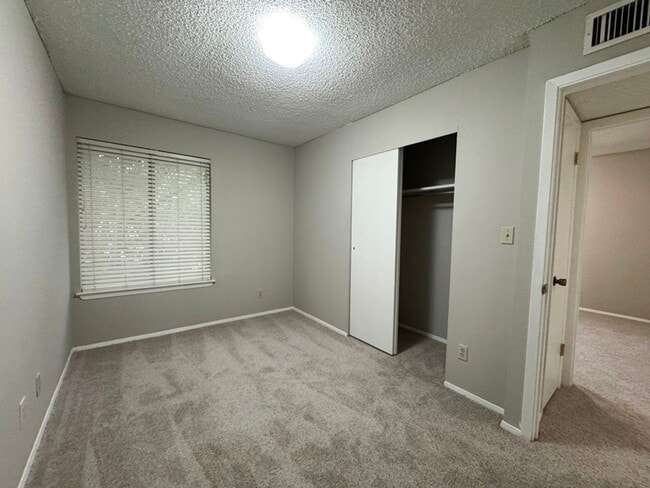 Building Photo - 9502 Quail Village Ln