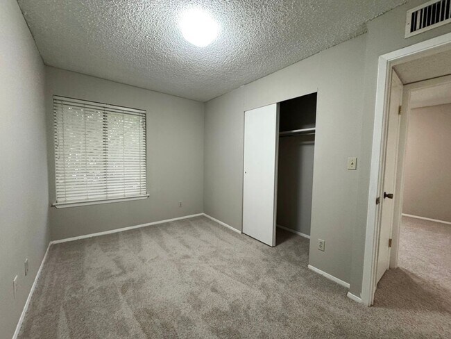 Building Photo - Great Condo for lease in North Austin!