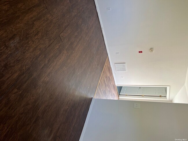 Building Photo - 648 Taylor Ave