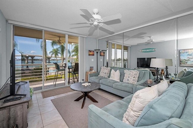 Building Photo - 5901 Bahia Del Mar Cir N