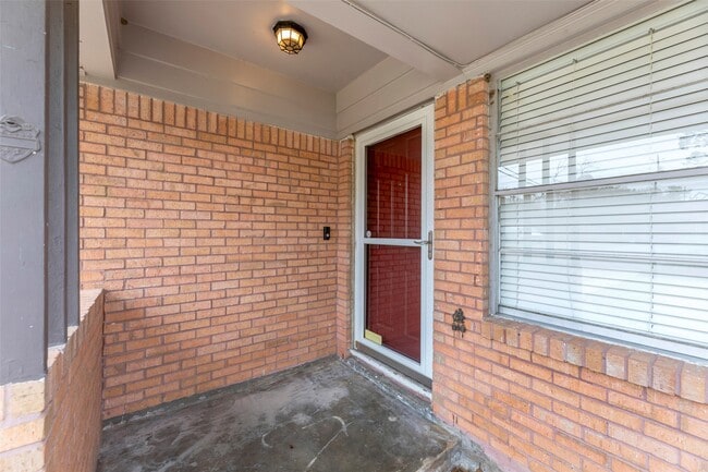 Building Photo - 6148 Indigo St