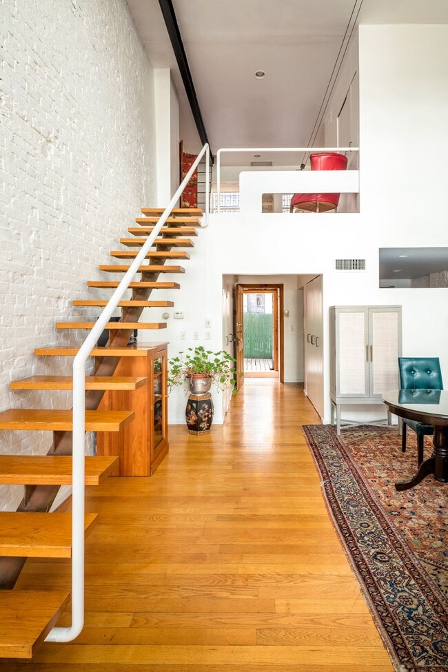 Building Photo - 218 E 25th St