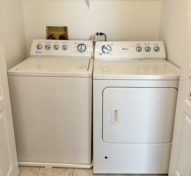 Building Photo - 693 Savannah Ln